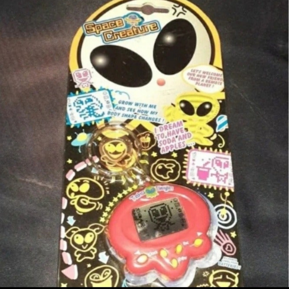 New 90s Tamigotchi Space Creature Mini Handheld Vintage Video Game Pet Keychain